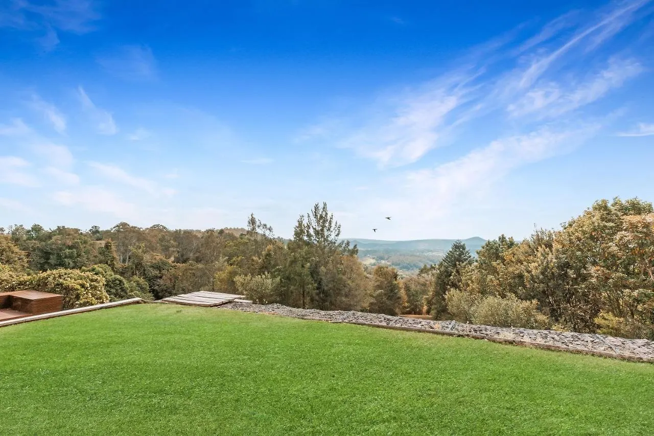 Montville Resort Style Holiday Retreat With Pool Perwillowen