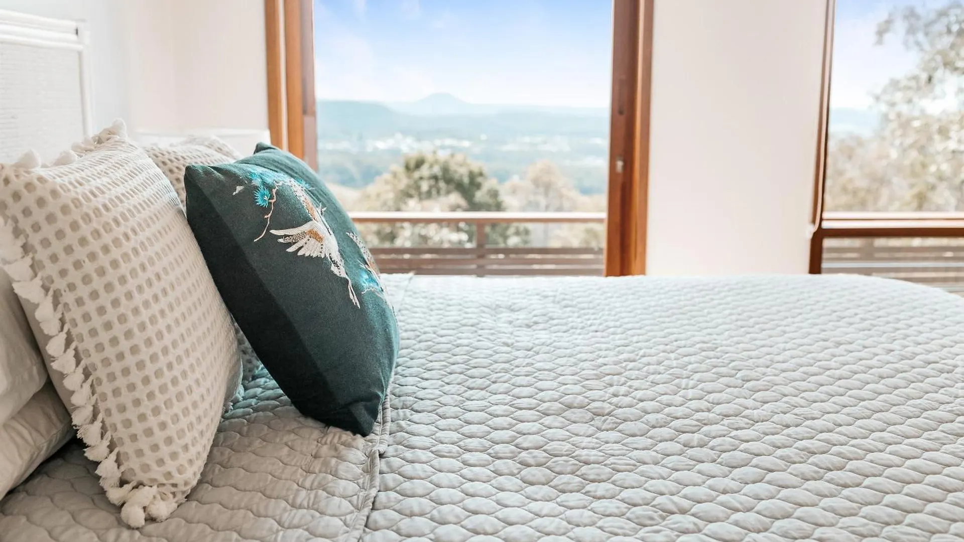 Villa Montville Resort Style Holiday Retreat With Pool Perwillowen