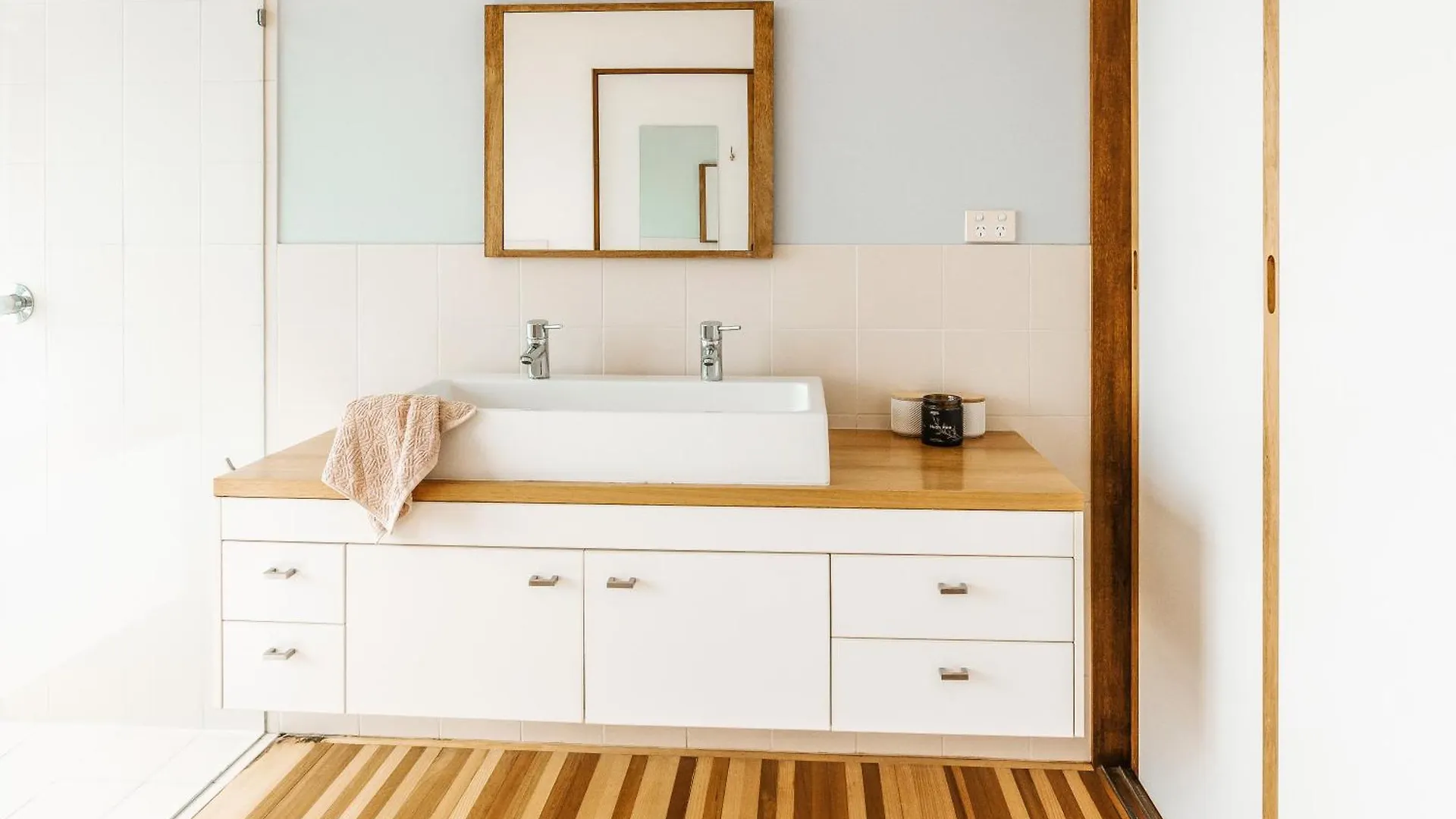 Montville Resort Style Holiday Retreat With Pool Perwillowen